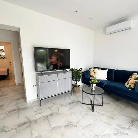 Olive View Apartment *